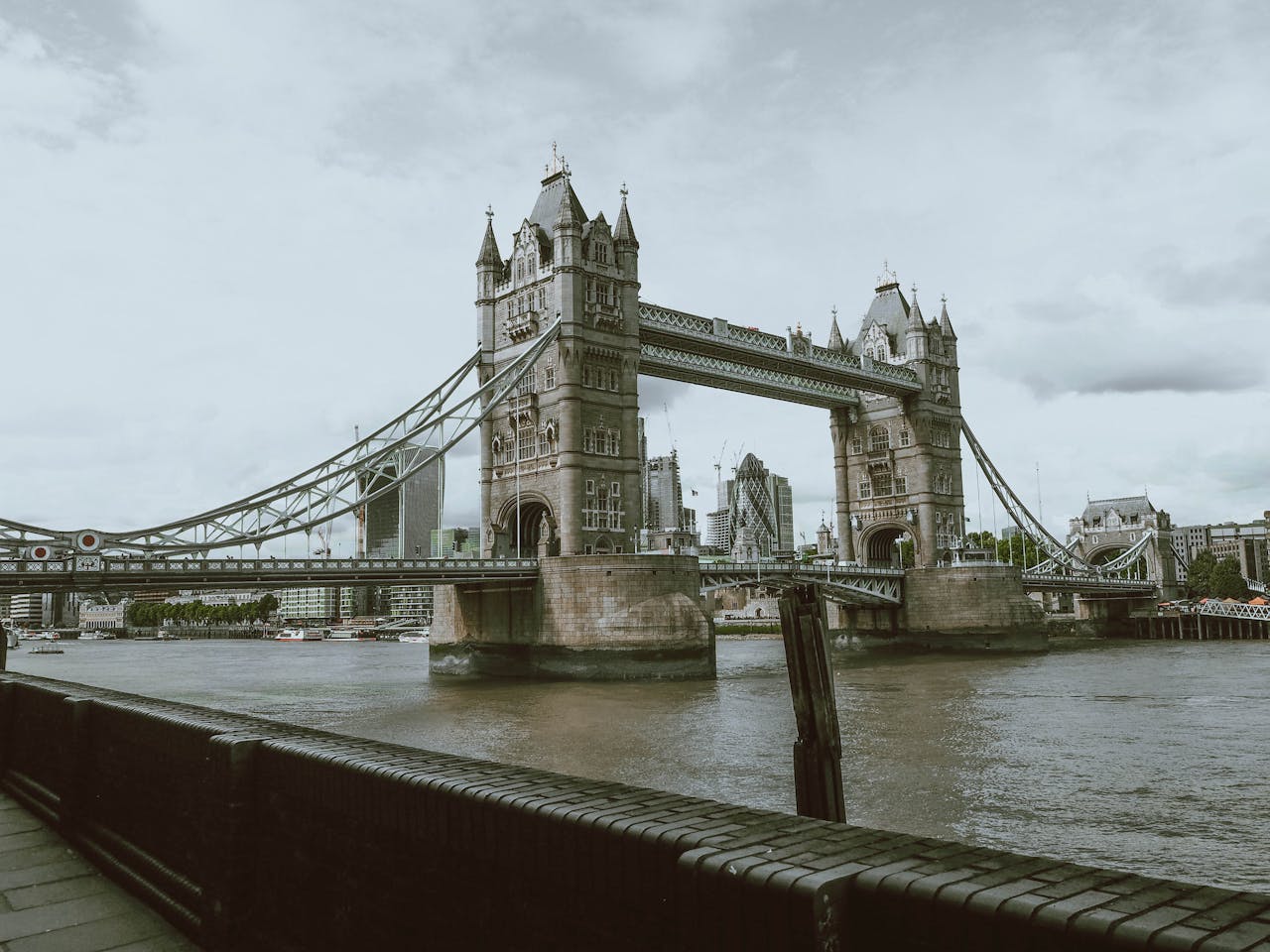 Capture of the Tower Bridge spanning the River Thames in London, showcasing its majestic architecture.